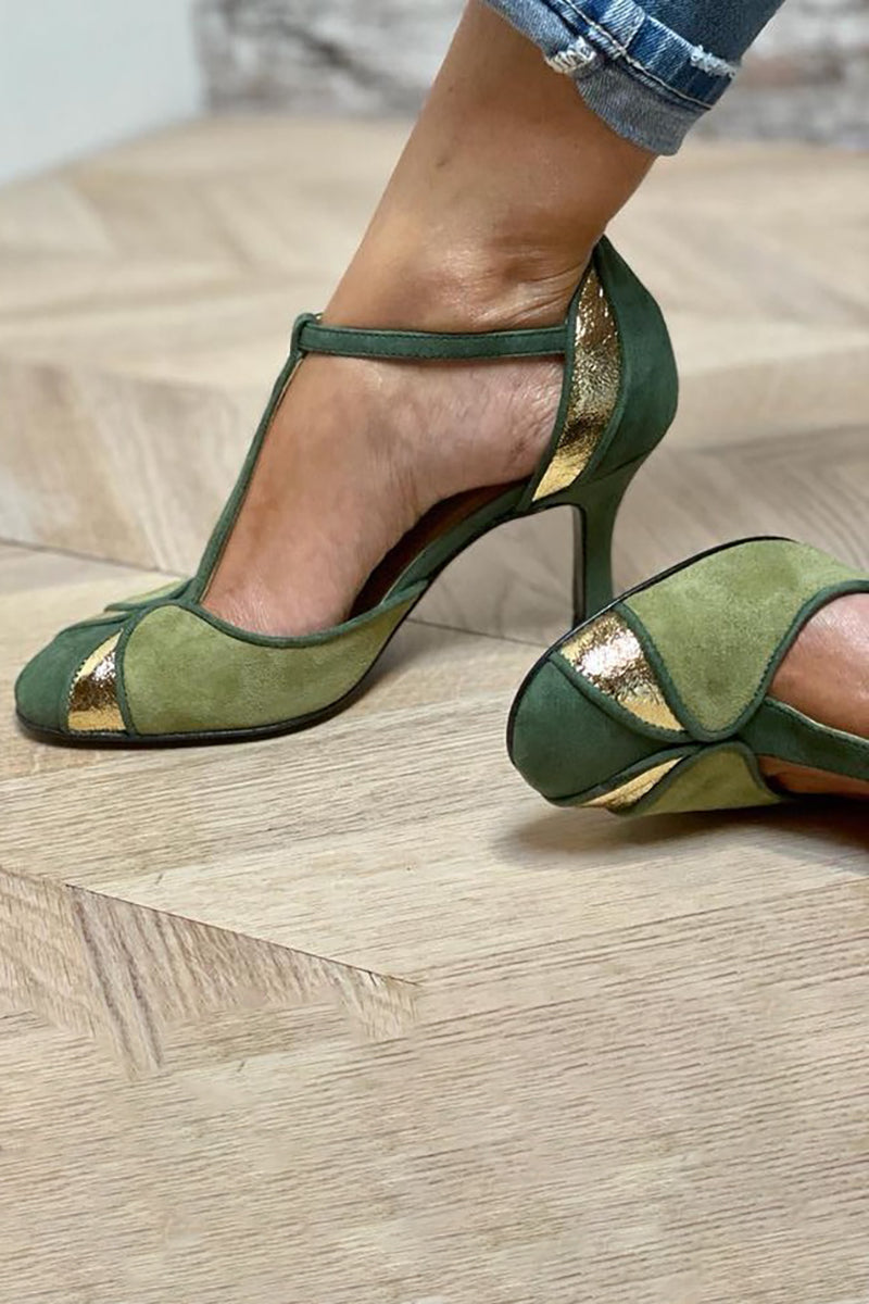 Alona™ | Patchwork décolleté with T-strap and closed toe